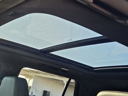 Used 2022 Chevrolet Tahoe Z71 w/ Z71 Off-Road Package image 10