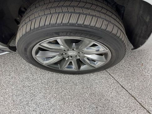 Used 2019 Chevrolet Suburban Premier image 8