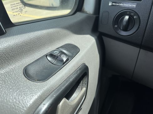 Used 2015 Mercedes-Benz Sprinter 2500 image 24