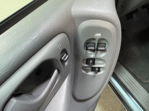 Used 2006 Dodge Grand Caravan SXT image 12