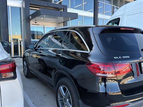 Used 2021 Mercedes-Benz GLC 300 image 2