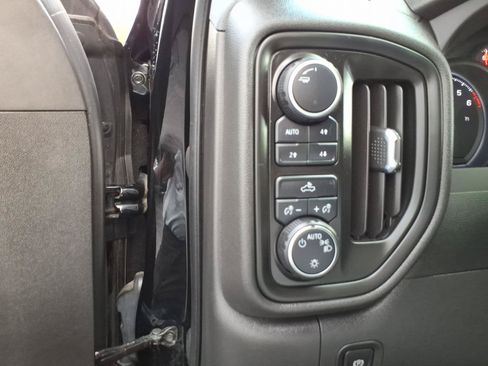 Used 2022 Chevrolet Silverado 1500 Custom Trail Boss w/ LPO, Dark Essentials Package AWD/4WD image 11