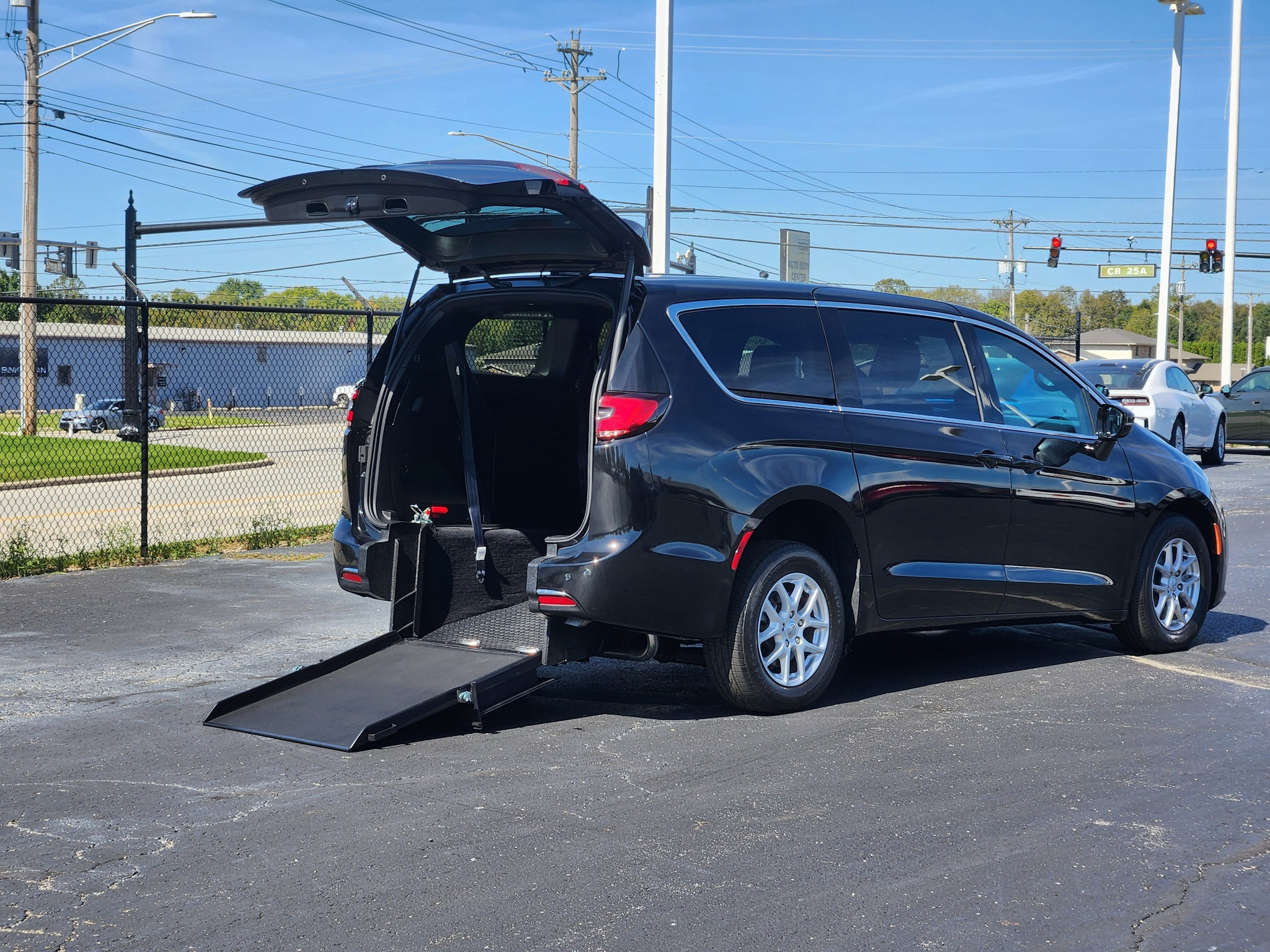 Used 2026 Chrysler Pacifica Select FWD image 8