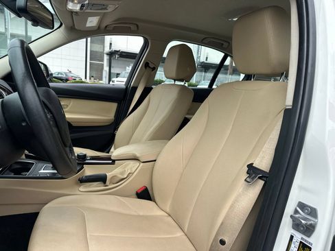 Used 2018 BMW 320i Sedan RWD image 10