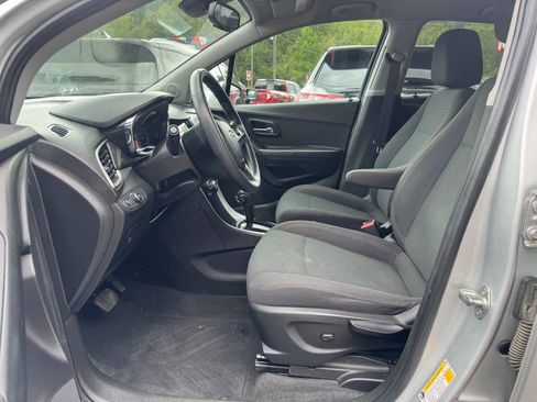 Used 2019 Chevrolet Trax LS w/ Tint and Cruise Package AWD/4WD image 12