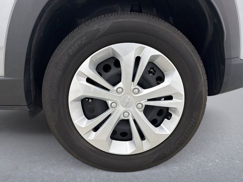 Used 2024 Chevrolet Trax LS w/ Driver Confidence Package image 20