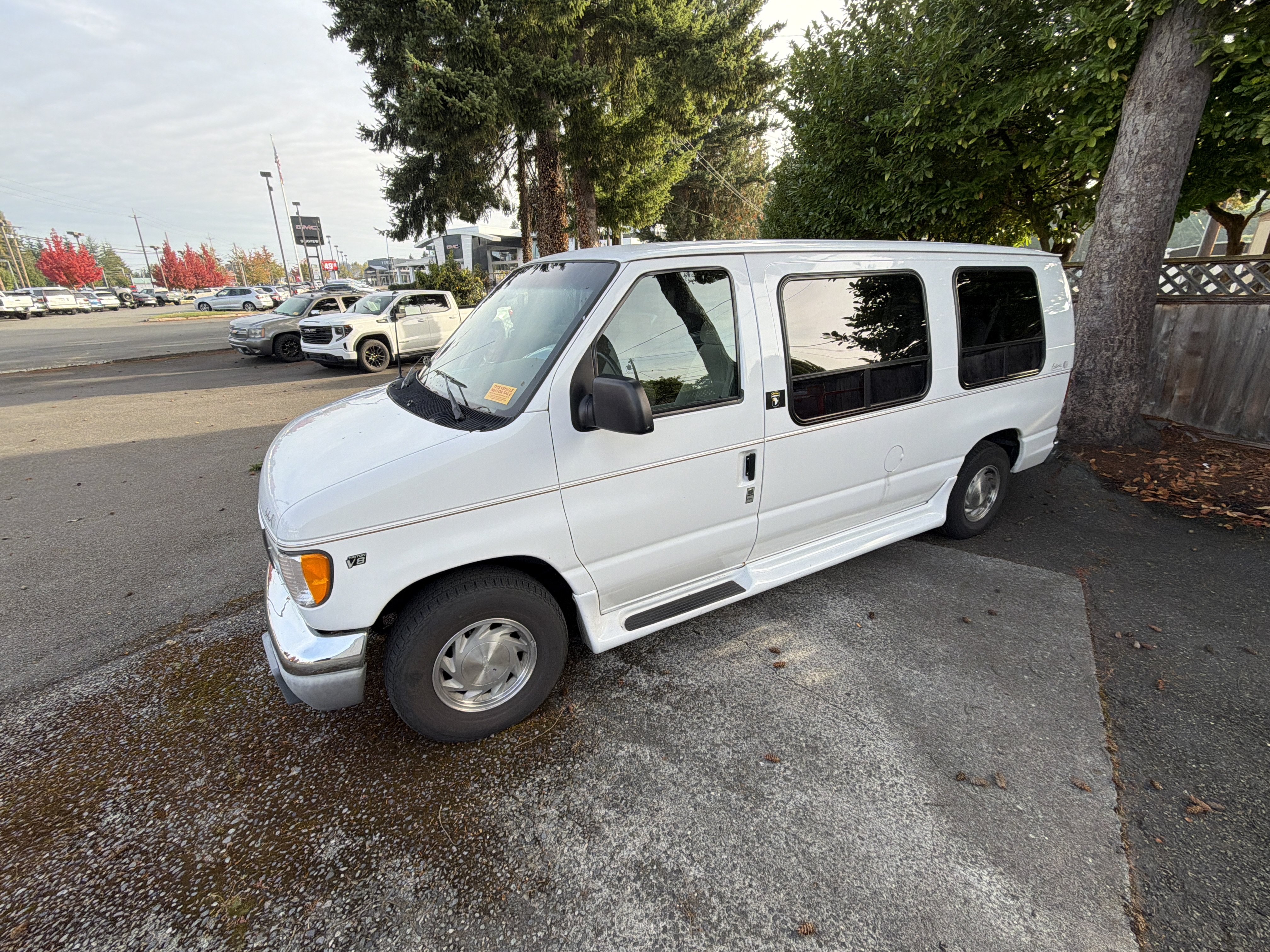 Used 2001 Ford E-150 and Econoline 150 RWD image 1