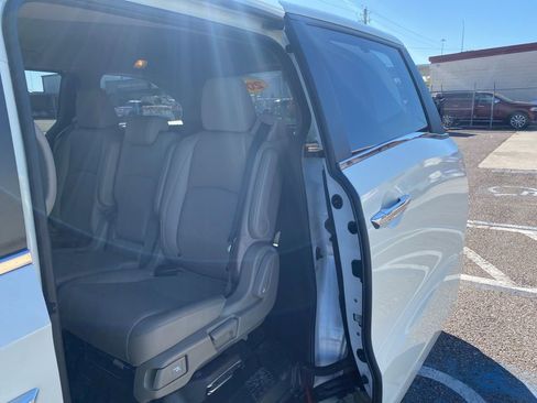 Used 2019 Honda Odyssey EX-L image 12