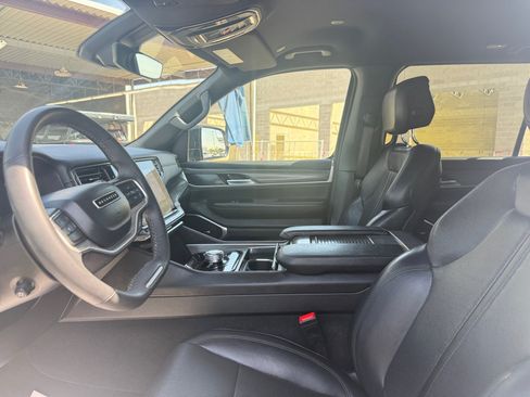 Used 2024 Jeep Wagoneer L Series II w/ Flexible Seating Group RWD image 14