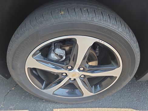 Used 2023 Chevrolet Equinox LT AWD/4WD image 12
