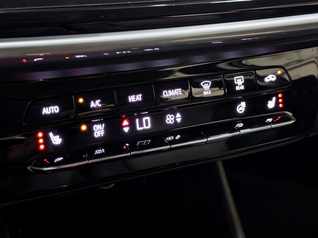 Used 2023 Chevrolet Bolt LT w/ Infotainment Package FWD image 16