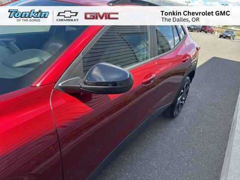 New 2025 Chevrolet Trax RS image 11