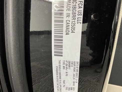 Used 2024 Chrysler Pacifica Touring-L image 32