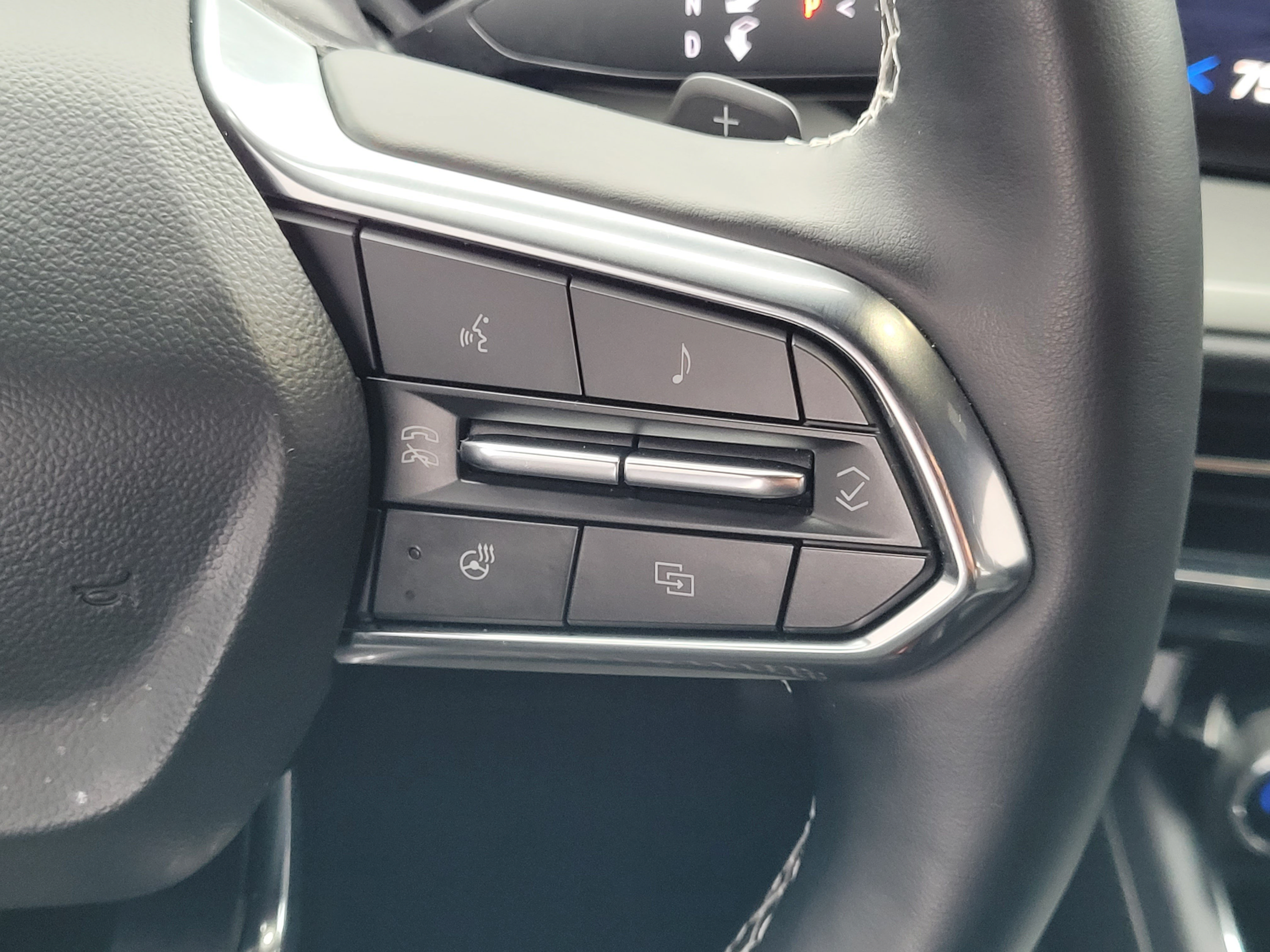 Used 2025 Chevrolet Traverse LT w/ Driver Confidence Package FWD image 13