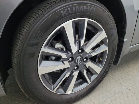 Used 2025 Nissan Versa SV w/ Trunk Package FWD image 31