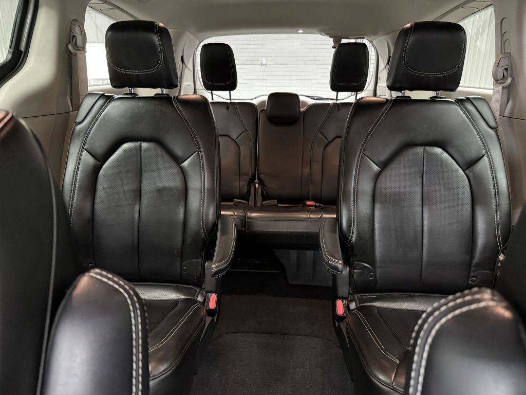 Used 2023 Chrysler Pacifica Touring-L FWD image 23