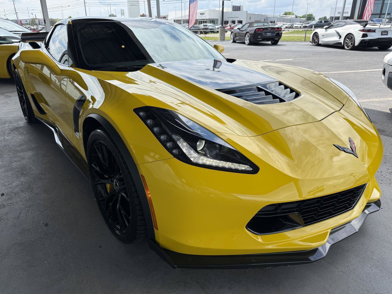 Used 2015 Chevrolet Corvette Z06 w/ Z07 Performance Package w/ Z07 Performance Package RWD image 3