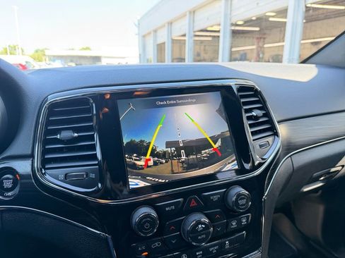 Used 2021 Jeep Grand Cherokee Limited AWD/4WD image 18