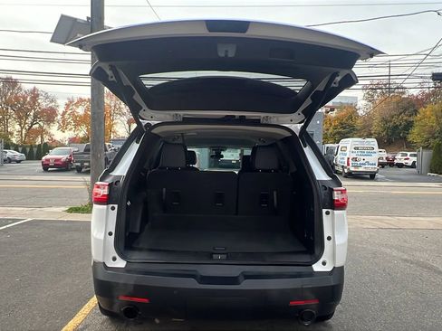 Used 2019 Chevrolet Traverse LT w/ LT Premium Package image 9