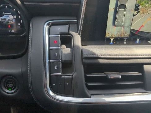 Used 2022 Chevrolet Tahoe Z71 w/ Luxury Package image 25