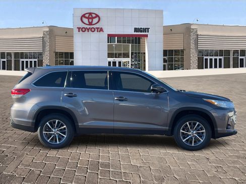 Certified 2019 Toyota Highlander FWD V6 image 9