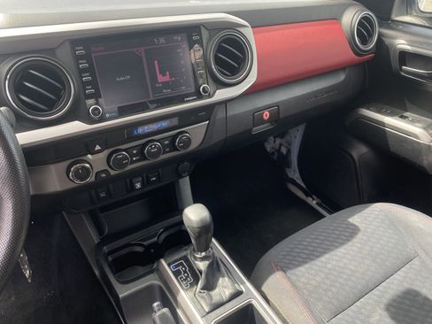 Used 2022 Toyota Tacoma SR5 AWD/4WD image 14