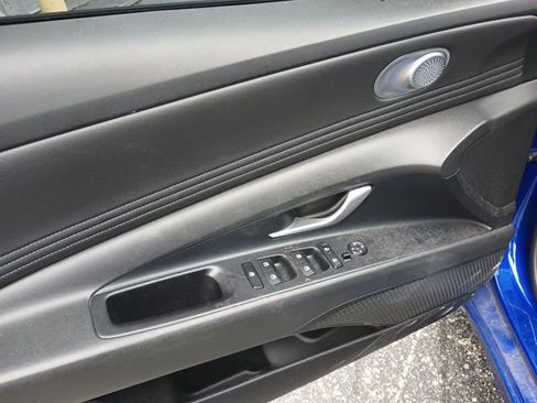 Used 2025 Hyundai Elantra SEL FWD image 9