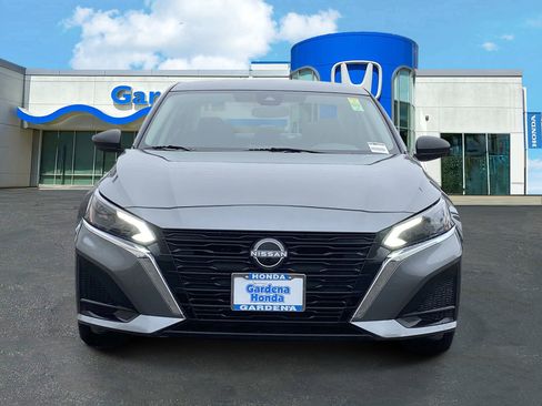 Used 2024 Nissan Altima 2.5 SV image 2