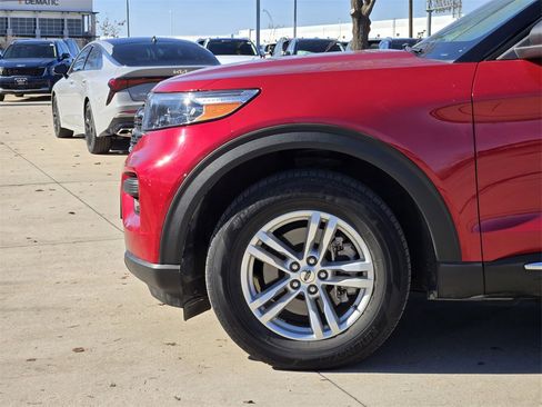 Used 2022 Ford Explorer XLT image 14