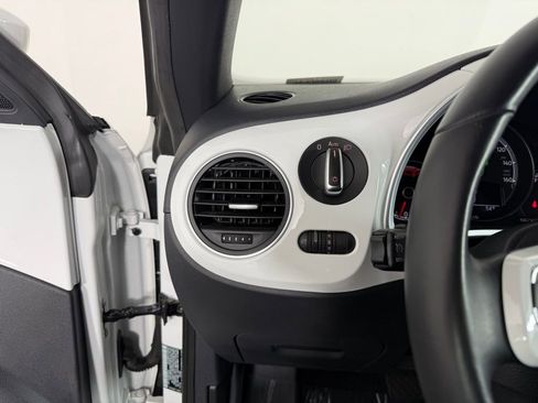 Used 2019 Volkswagen Beetle 2.0T SE image 25