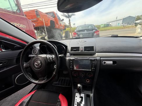 Used 2005 MAZDA MAZDA3 s w/ Moonroof & 6-CD Pkg image 16