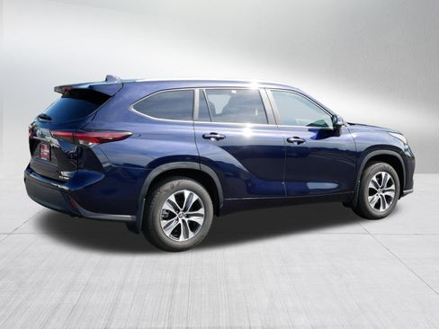 Certified 2026 Toyota Highlander XLE AWD/4WD image 8