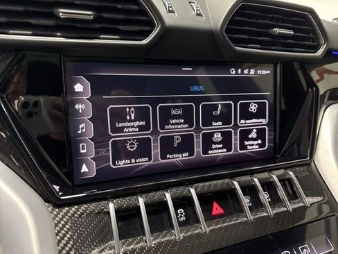 Used 2020 Lamborghini Urus image 34
