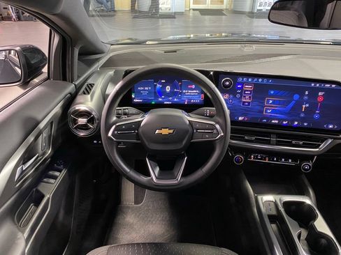 Used 2025 Chevrolet Equinox EV LT FWD image 27