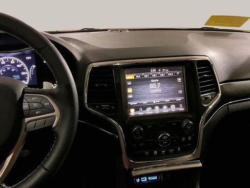 Used 2017 Jeep Grand Cherokee Limited w/ Luxury Group II AWD/4WD image 6