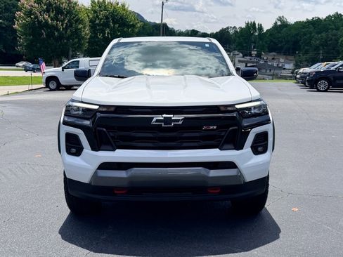Used 2024 Chevrolet Colorado Z71 w/ Z71 Convenience Package 2 AWD/4WD image 9