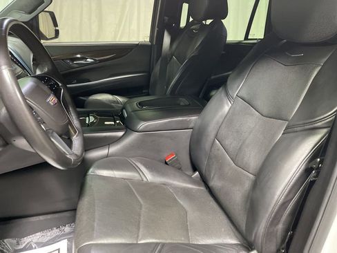 Used 2019 Cadillac Escalade Platinum AWD/4WD image 25