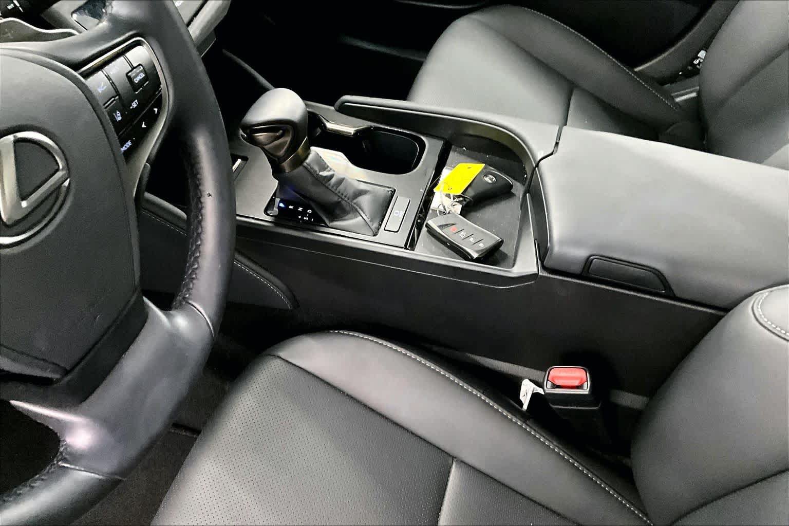 Used 2025 Lexus ES 350 w/ Accessory Package (Z2) FWD image 16