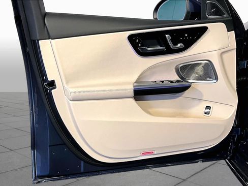 New 2026 Mercedes-Benz C 300 4MATIC Sedan image 11
