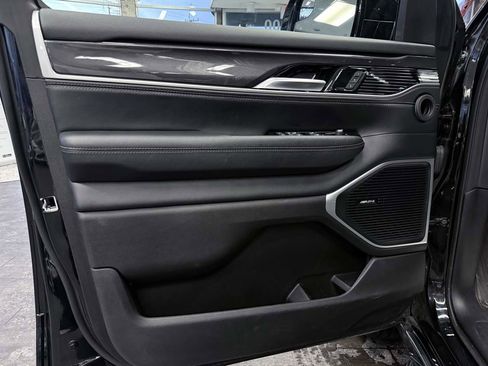 Used 2024 Jeep Wagoneer 4WD w/ Premium Group I image 18