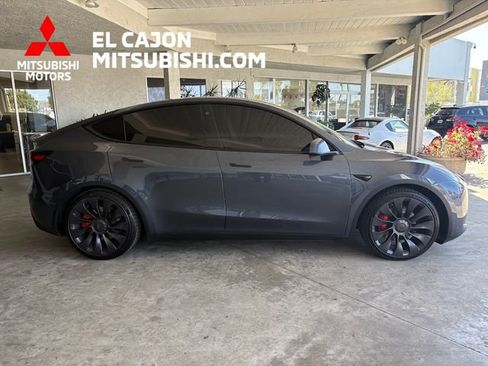 Used 2022 Tesla Model Y Performance AWD/4WD image 2