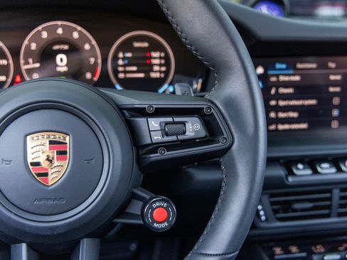Certified 2025 Porsche 911 Carrera GTS RWD image 38
