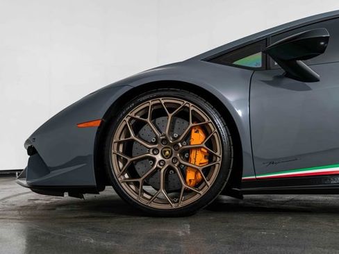 Used 2018 Lamborghini Huracan Performante image 12