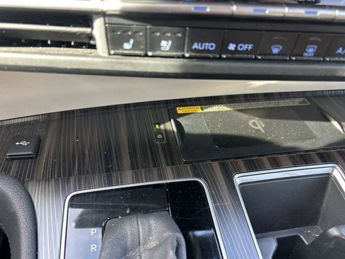 Used 2023 Toyota Sienna Platinum image 23