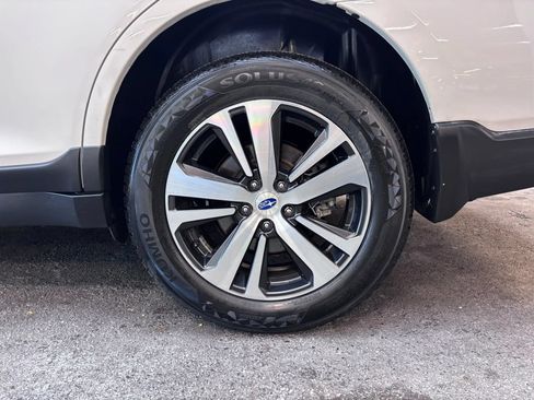 Used 2019 Subaru Outback 3.6R Limited AWD/4WD image 7