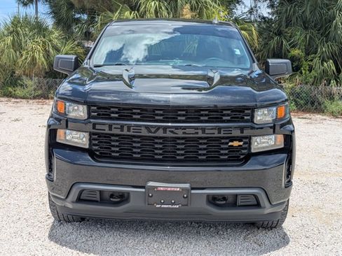 Used 2019 Chevrolet Silverado 1500 Custom w/ Custom Value Package AWD/4WD image 2