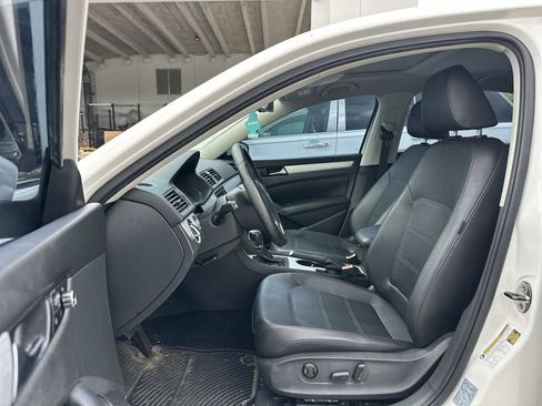 Used 2013 Volkswagen Passat 2.5 SE FWD image 2