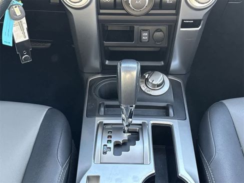 Used 2018 Toyota 4Runner SR5 Premium image 16