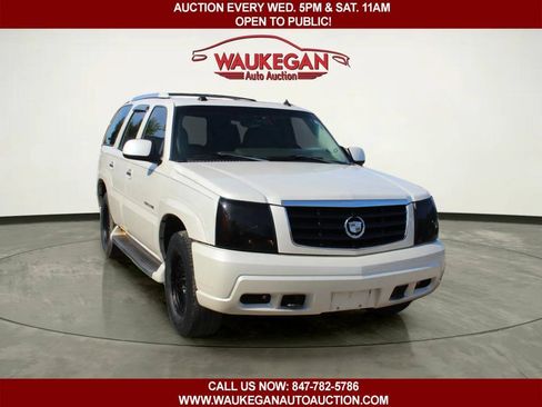Used 2004 Cadillac Escalade AWD image 4