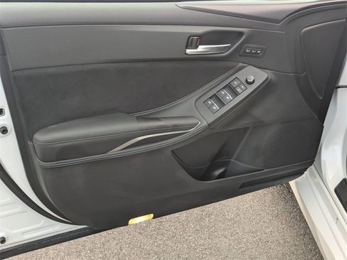 Used 2022 Toyota Avalon Touring image 10
